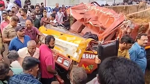 ടിപ്പറിന് മണ്ണ് എടുക്കാനുള്ള പാസ് ഇല്ല; നിയമങ്ങൾ കാറ്റിൽപ്പറത്തി ലോറികളുടെ മരണപ്പാച്ചിൽ  