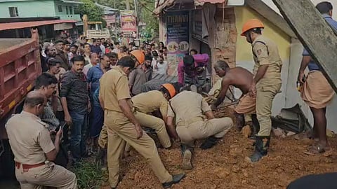 ടിപ്പർ ലോറി ബസ്‌ സ്റ്റോപ്പിലേക്ക് ഇടിച്ചുകയറി; കൊല്ലത്ത് മൂന്ന് പേർക്ക് ദാരുണാന്ത്യം 