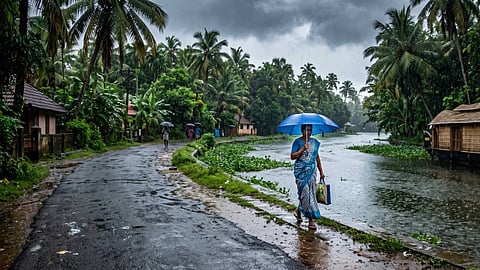 മഴ കനക്കുന്നു; ഇന്ന് എല്ലാ ജില്ലകളിലും മുന്നറിയിപ്പ് 
