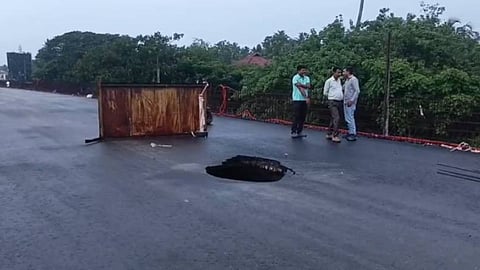 ഭൂഗർഭ ജലപൈപ്പ് പൊട്ടി റോഡിന് അടിയിലെ മണ്ണ് ഒലിച്ചുപോയി; ചേർത്തല ദേശീയ പാതയിലെ ഗർത്തം രൂപപ്പെട്ടതിൽ വിശദീകരണവുമായി എൻഎച്ച്എഐ