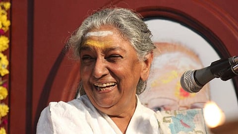 ആ സ്വരം നിലച്ചു; തെന്നിന്ത്യയുടെ വാനമ്പാടി എസ്. ജാനകി അന്തരിച്ചു