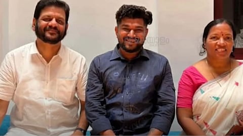 കെ.എ. തുളസിയുടെ ഡ്രൈവറായി 
ഡിവൈഎഫ്ഐ നേതാവിന് നിയമനം; പ്രതിഷേധിച്ച് യൂത്ത് കോൺഗ്രസ് 
