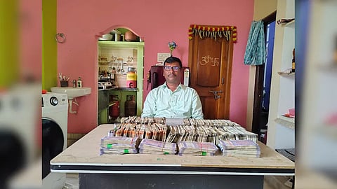 രണ്ട് ലക്ഷം കൈക്കൂലി വാങ്ങി, പിന്നാലെയുള്ള പരിശോധനയിൽ കണ്ടെത്തിയത് 32.31 ലക്ഷം രൂപ! അസിസ്റ്റന്റ് എഞ്ചിനീയർ അറസ്റ്റിൽ പിടിയിൽ