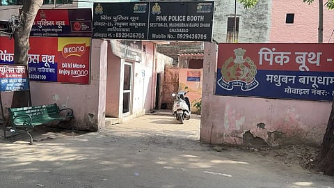 ഗാസിയാബാദിൽ രക്തം വാർന്ന് യുവാവിന് ദാരുണാന്ത്യം; സംഭവം പൊലീസുകാർ നോക്കി നിൽക്കെ