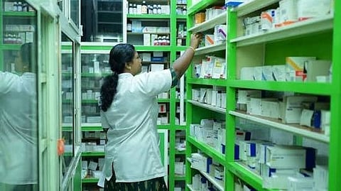ആരോഗ്യ കേന്ദ്രങ്ങളിൽ ഫാർമസിസ്റ്റുമാരെ നിയമിക്കുന്നില്ല; റാങ്ക് ലിസ്റ്റിൽ കാത്തിരിക്കുന്നത് 2000ലേറെ പേർ 