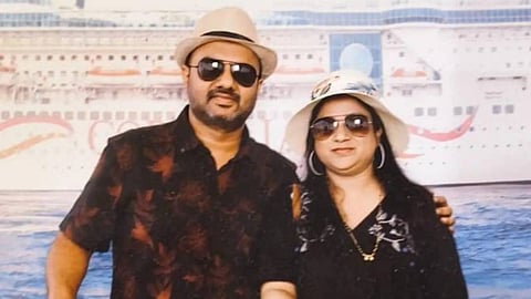 ബെംഗളൂരുവിൽ ഡോക്ടർ വീടിനുള്ളിൽ മരിച്ച നിലയിൽ, എട്ടു വയസുകാരൻ മകൻ കുത്തേറ്റ് അത്യാസന്ന നിലയിൽ; ഭാര്യ കസ്റ്റഡിയിൽ