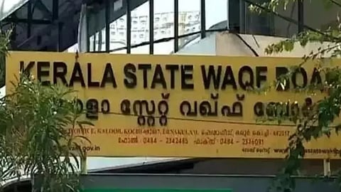 വഖഫ് ബോർഡ് പുനഃസംഘടന: സർക്കാർ കോടതിയിൽ ഒത്തുകളിച്ചെന്ന് പ്രതിപക്ഷവും സമസ്തയടക്കമുള്ള മുസ്ലീം സംഘടനകളും, സാങ്കേതികത്വം പറഞ്ഞ് ഒഴിഞ്ഞുമാറി ലീഗ്