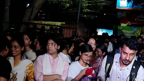 മോർഫ് ചെയ്ത ചിത്രം പ്രചരിപ്പിച്ചിട്ടും നടപടിയെടുത്തില്ല; തിരുവനന്തപുരത്ത് പൊലീസ് സ്റ്റേഷനിൽ എംബിബിഎസ് വിദ്യാർഥികളുടെ പ്രതിഷേധം