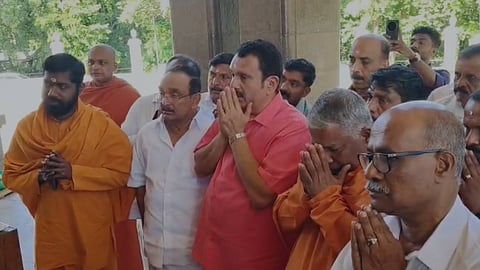 ശിവഗിരി മഠം സന്ദർശിച്ച് ആരോഗ്യമന്ത്രി
