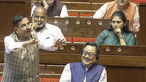 പ്രള്‍ഹാദ് ജോഷി പ്രധാന്റെ പകരക്കാരന്‍ മാത്രം, പരിഗണിക്കുന്നത് നിര്‍മല സിതാരാമനെ; മന്ത്രിസഭാ പുനഃസംഘടനയ്ക്കും സാധ്യത?