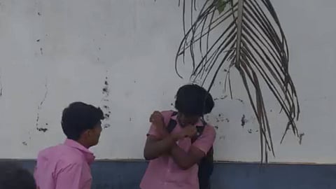 മൂവാറ്റുപുഴയിൽ വിദ്യാർഥിക്ക് സഹപാഠികളുടെ ക്രൂര മർദനം; ദൃശ്യങ്ങൾ പുറത്ത്