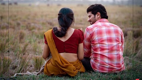 'ചിട്ടി ചിട്ടി ചീമ'; ദുൽഖർ സൽമാൻ- പവൻ സാദിനേനി ചിത്രം 'ആകാശംലോ ഒക താര' ആദ്യ ഗാനം ഇന്ന്