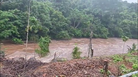 മഴ തുടരുന്നു, ആറ് ജില്ലകളിൽ റെഡ് അലേർട്ട്; പിഎസ്‌സി പരീക്ഷകൾക്ക് മാറ്റമില്ല, എത്താന്‍ കഴിയാത്തവര്‍ക്ക് വീണ്ടും അവസരം