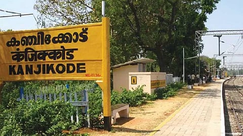 കേരളത്തിന്റെ അതിവേഗ റെയില്‍ പദ്ധതികള്‍ക്ക് റെഡ് സിഗ്‌നല്‍; വാദവും മറുവാദവുമായി ജോണ്‍ ബ്രിട്ടാസും വി.കെ. ശ്രീകണ്ഠനും
