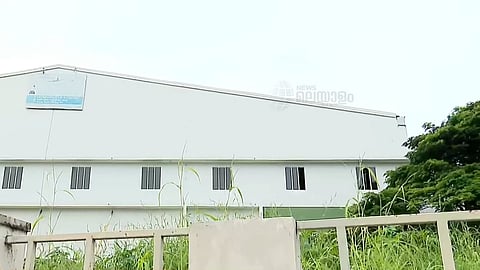 യുഎസ്സില്‍നിന്ന് മേപ്പിള്‍ തടികള്‍ എത്തണം... കൊല്ലം ഇന്‍ഡോര്‍ സ്റ്റേഡിയം ഉടനൊന്നും തുറക്കുന്ന ലക്ഷണമില്ല! 
