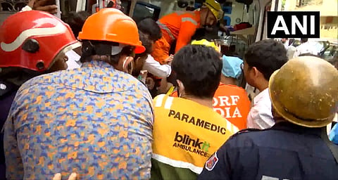 delhi building collapsed