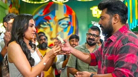 മൈസൂർ പാക്ക് 
വിതരണം ചെയ്ത്
നിവിൻ പോളി! NP51 സെറ്റിൽ  'ബെത്‌ലഹേം കുടുംബ യൂണിറ്റ്' വിജയാഘോഷം