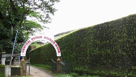 കണ്ണൂർ സെൻട്രൽ ജയിലിൽ ഉദ്യോഗസ്ഥർക്ക് തടവുകാരുടെ മർദനം 