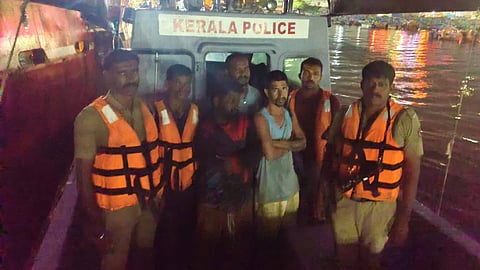 കോവളത്ത് ഫിഷിങ് ബോട്ട് കത്തി അപകടം; 2 പേരെ അതിസാഹസികമായി കോസ്റ്റൽ പൊലീസ് രക്ഷപ്പെടുത്തി