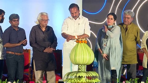 ഐഡിഎസ്എഫ്എഫ്കെയ്ക്ക് തിരിതെളിഞ്ഞു; കേന്ദ്രാനുമതി ഇല്ലാത്ത 31 ചിത്രങ്ങള്‍ പ്രദര്‍ശിപ്പിക്കാന്‍ നിയമപോരാട്ടം തുടരുമെന്ന് പി.സി. വിഷ്ണുനാഥ്