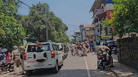 DYFI attacks Minister O.J. Jeneesh's vehicle