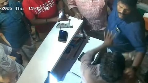 ബിജെപി നേതാക്കള്‍ കടയില്‍ കയറി മര്‍ദിച്ചതായി പ്രവര്‍ത്തകന്റെ പരാതി