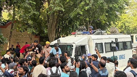 ഐസ, എഐഎസ്എഫ്, എൻഎസ്‌യു നേതൃത്വത്തിൽ ശക്തമായ പ്രതിഷേധം