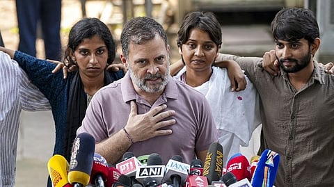 "പൊലീസ് ആക്രമണത്തിൽ ആതിരയുടെ ഒരു ചെവിക്ക് കേൾവി ശക്തി നഷ്ടപ്പെട്ടു"; ഡൽഹി സമരത്തിനിടെ പരിക്കേറ്റ വിദ്യാർഥികളെ അണിനിരത്തി രാഹുൽ ഗാന്ധി