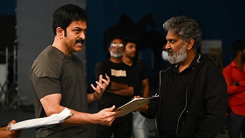 'വാരണാസി' സെറ്റിൽ രാജമൗലിക്കൊപ്പം പൃഥ്വിരാജ്