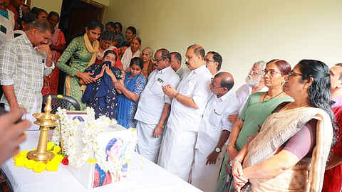ജപ്പാനില്‍ ട്രെയിനിടിച്ച് മരിച്ച ദേവികയുടെ ചിതാഭസ്മം കുടുംബത്തിന് കൈമാറി