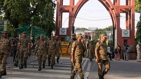 Clash between students and security personnel at Jamia Millia Islamia University