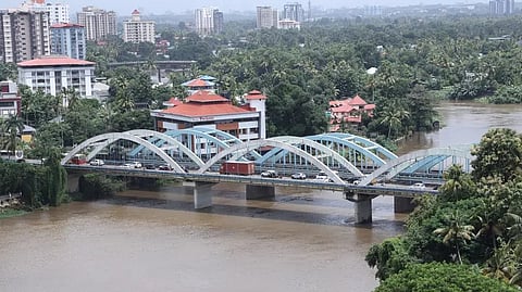 യാത്ര കഠിനമാകും! ആലുവ മാർത്താണ്ഡവർമ പഴയ പാലവും, ദേശം പാലവും ഇന്ന് മുതൽ പത്ത് ദിവസത്തേക്ക് അടയ്ക്കും