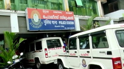 തൊണ്ടിയായി പിടിച്ച എംഡിഎംഎ അടിച്ചുമാറ്റി പൊലീസുകാരൻ; സംഭവം എറണാകുളത്ത്