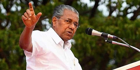 പ്ലസ് വണ്‍ നീറ്റ് പ്രതിസന്ധി; കോഴിക്കോട് മുഖ്യമന്ത്രിക്ക് നേരെ കരിങ്കൊടി കാട്ടി യു.ഡി.എസ്.എഫ്