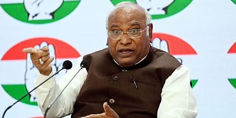 "അധികാരികളെ മാറ്റി നിർത്തുന്നത് പരിഹാരമല്ല"- എൻടിഎ ഡയറക്ടറെ മാറ്റിയ കേന്ദ്രനടപടിക്കെതിരെ  ഖാർഗെ