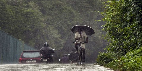 സംസ്ഥാനത്ത് അതിതീവ്രമഴ; മൂന്ന് ജില്ലകളിൽ റെഡ് അലേർട്ട്