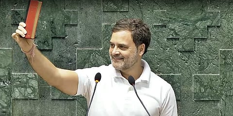 ഭരണഘടന ഉയര്‍ത്തി സഭയിലെത്തി; എംപിയായി ദൃഢപ്രതിജ്ഞ ചെയ്ത് രാഹുല്‍ ഗാന്ധി