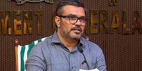 സർക്കാരിനെ കുഴപ്പത്തിലാക്കാൻ ശ്രമിച്ചത് ജയിൽ ഉദ്യോഗസ്ഥർ; ടി പി കേസിൽ  വിശദീകരണവുമായി എംബി രാജേഷ്