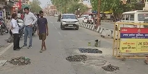 അയോധ്യ ക്ഷേത്രത്തിലെ ചോര്‍ച്ചയ്ക്കു പിന്നാലെ, റോഡുകളിലും വെള്ളക്കെട്ട്; ആറ് ഉദ്യോഗസ്ഥര്‍ക്ക് സസ്പെന്‍ഷന്‍