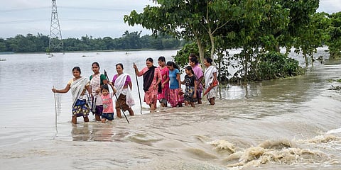അരുണാചലിൽ മഴ കനത്തതോടെ അസമിൽ വെള്ളപ്പൊക്കം രൂക്ഷം;  എല്ലാ നദികളും അപകടനിലയ്ക്ക് മുകളിലെന്ന് മുഖ്യമന്ത്രി