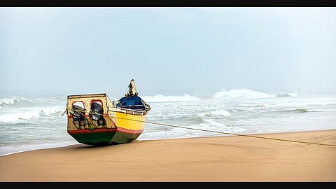 കേരള - തമിഴ്‌നാട് തീരത്ത് ഉയർന്ന തിരമാലക്ക് സാധ്യത; ജാഗ്രത നിർദ്ദേശം