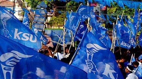 കെ എസ് യു  സെക്രട്ടേറിയറ്റ് മാർച്ചിൽ സംഘർഷം; പ്രവർത്തകർക്ക് നേരെ പൊലീസ് ജലപീരങ്കി പ്രയോഗിച്ചു