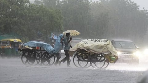 ഗുജറാത്തിൽ മഴ ശക്തം; വിവിധ ഭാഗങ്ങളില്‍ ദേശീയ ദുരന്ത നിവാരണ സേനയെ വിന്യസിച്ചു