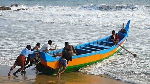 ചാകര പ്രതീക്ഷിച്ച് ബോട്ടുകൾ കടലിലേക്ക്; സംസ്ഥാനത്തെ ട്രോളിങ് നിരോധനം ഇന്ന് തീരും