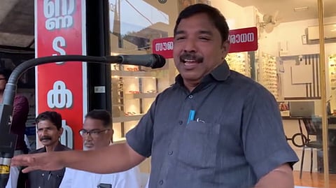 സിപിഎം തിരുവമ്പാടി ഏരിയ സെക്രട്ടറി വി.കെ വിനോദ്‌