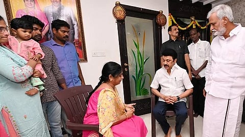 ആംസ്ട്രോങ്ങിന്‍റെ കൊലപാതകം, പിടികൂടിയത് യഥാര്‍ത്ഥ പ്രതികളെയല്ലെന്ന് ബിഎസ്‍പി; കുടുംബാംഗങ്ങളെ സന്ദര്‍ശിച്ച് സ്റ്റാലിന്‍