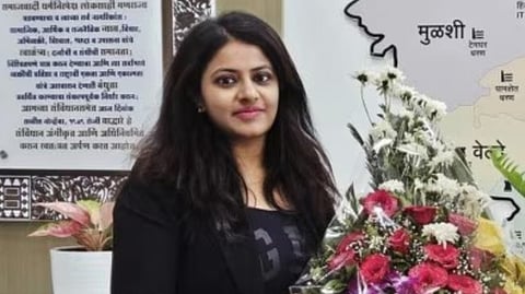 വിവാദ ഐഎഎസ് ഉദ്യോഗസ്ഥക്കെതിരായ പരാതി അന്വേഷിക്കാൻ ഏകാംഗ സമിതിയെ നിയോഗിച്ച് കേന്ദ്ര സര്‍ക്കാര്‍