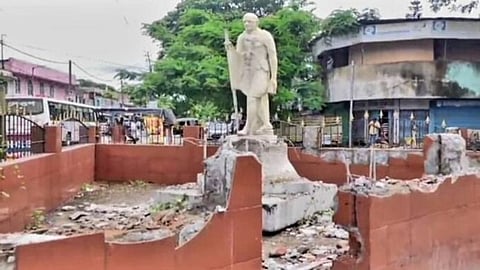 അസമിലെ ഡൂംഡൂമയില്‍ മഹാത്മാ ഗാന്ധി പ്രതിമ
