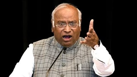 'നുണകളുടെ വല നെയ്യുകയാണ്'; തൊഴിലില്ലായ്മയില്ലെന്ന മോദിയുടെ പ്രസ്താവനയ്‌ക്കെതിരെ ഖാര്‍ഗെ