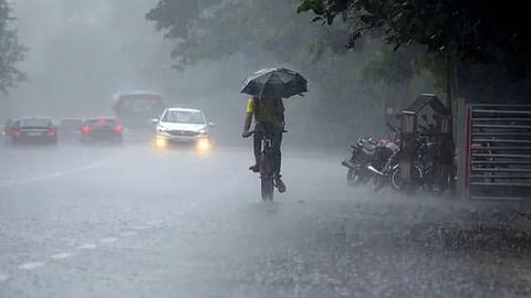 കനത്ത മഴ: ഏഴ് ജില്ലകളിൽ വിദ്യാഭ്യാസ സ്ഥാപനങ്ങൾക്ക് ഇന്ന് അവധി